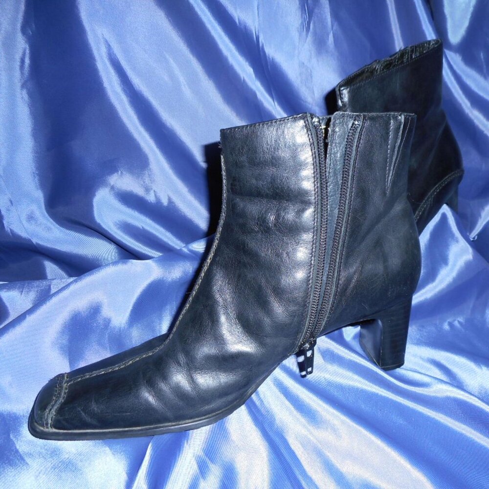 Infinity Booties - Picture 3 of 8